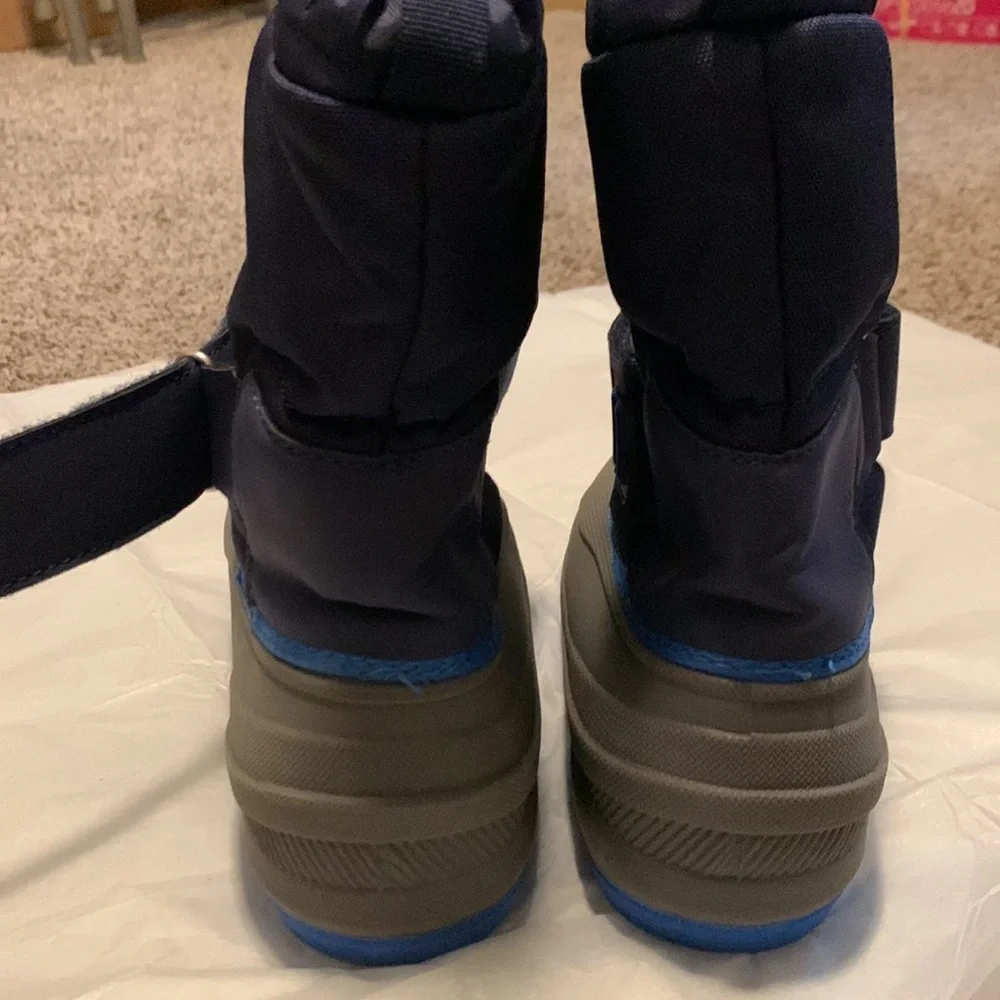 Kids snow boots, “ThermoLite” by Cat & Jack - Picture 4 of 5
